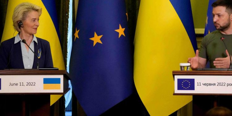 AB Komisyonu'ndan Ukrayna için "aday statüsü" tavsiyesi