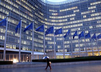 AB, Suriye yaptırımlarını uzattı