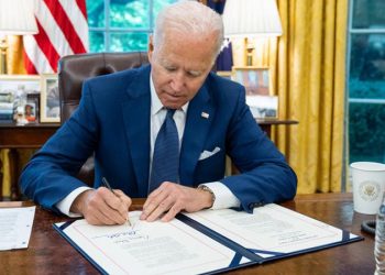 ABD Başkanı Biden, silah kontrolü yasasını imzaladı