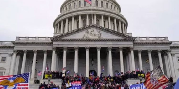 ABD Kongre baskını: Donald Trump darbe girişimiyle suçlandı