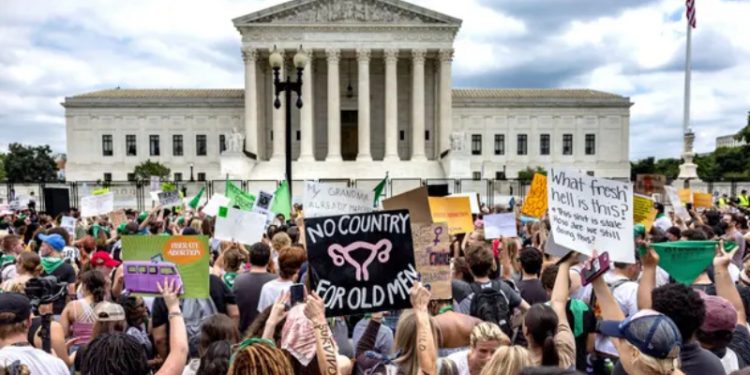 ABD'de Yüksek Mahkeme kürtajı anayasal hak olmaktan çıkarmıştı; bazı eyaletlerde klinikler şimdiden kapatılmaya başlandı!