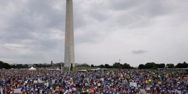 ABD'de binlerce kişi silahlanmaya karşı yürüdü