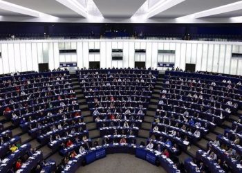 AB'de benzinli ve dizel otomobil satışları 2035'ten itibaren yasaklanacak