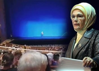 AKM'de alkışlı ve ıslıklı Emine Erdoğan protestosu