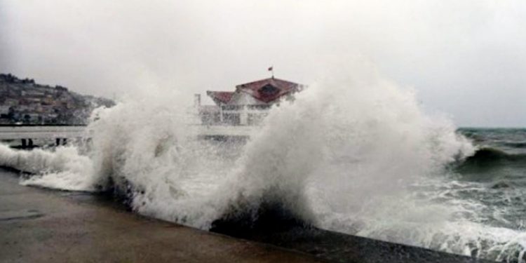 AKOM'dan İstanbul için 'fırtına' uyarısı: Bu akşam bekleniyor