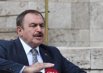 AKP'li Eroğlu: Eskiden akaryakıt kuyrukları uzaydan bile g&ouml;r&uuml;lebiliyordu!