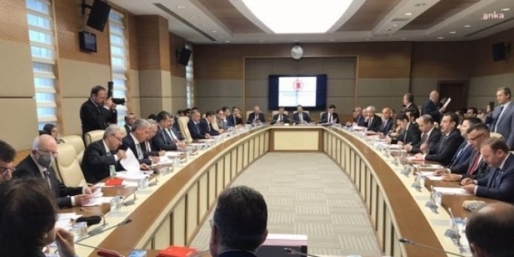 AKP’nin 6’ncı yargı paketi komisyonda kabul edildi