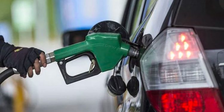 Akaryakıtta peş peşe zamlar sürerken Türkiye gazetesi, "Kriz ABD’yi de vurdu, benzin tüm zamanların en yüksek seviyesini gördü" başlıklı haber yayımladı