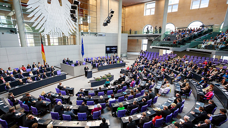 Almanya Meclisi'nden ordu için ayrılacak 100 milyar euroluk fona onay