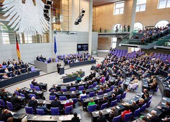 Almanya Meclisi'nden ordu için ayrılacak 100 milyar euroluk fona onay