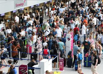 Almanya havalimanlarında personel krizine çözüm : "Şirketlerin, özellikle Türkiye'den yardımcı işçileri işe almalarına imkan veriyoruz"