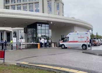 Ambulans şoförü kendini araca kilitledi: Bakan gelmezse kendimi patlatacağım