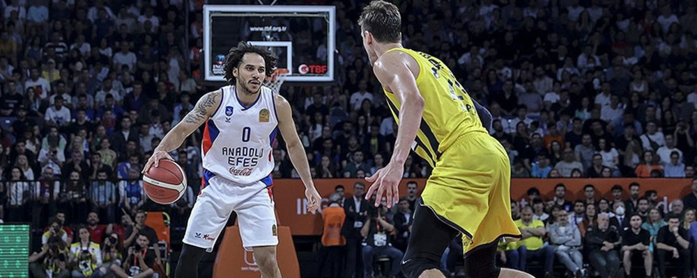 Anadolu Efes seriyi son maça taşımayı, Fenerbahçe Beko şampiyonluğu hedefliyor