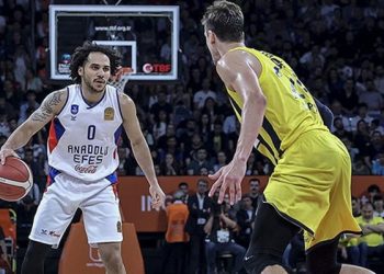 Anadolu Efes seriyi son maça taşımayı, Fenerbahçe Beko şampiyonluğu hedefliyor