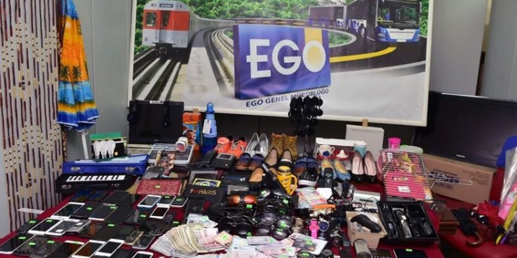 Ankara'da toplu taşımada unutulan eşyalar satışa çıkarılıyor