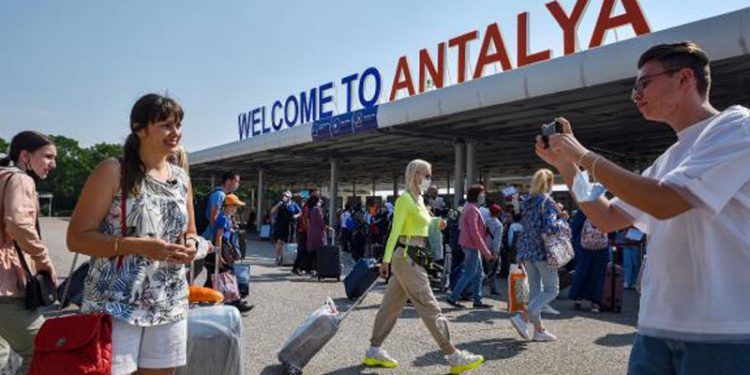 Antalya'ya gelen turist sayısı yüzde 223 arttı