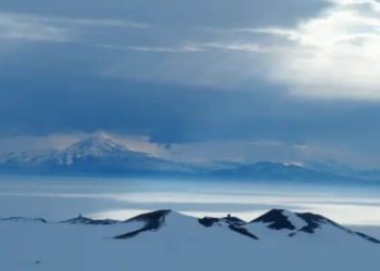 Antarktika&rsquo;da taze yağan karda ilk kez mikroplastik tespit edildi