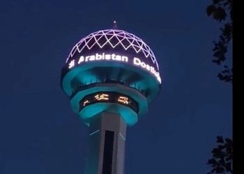 Arabistan Veliaht Prensi ziyarete geldi: Atakule'ye 'Türkiye-Suudi Arabistan dostluğu' yazıldı