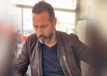 Aranan 'suç örgütü lideri' polis aracıyla evine götürülmüş