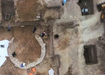 Arkeolojik SİT alanında iş makinesiyle kazıya suç duyurusu