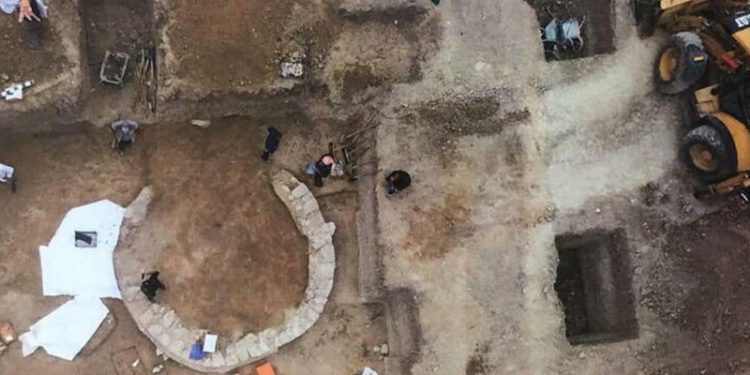 Arkeolojik SİT alanında iş makinesiyle kazıya suç duyurusu