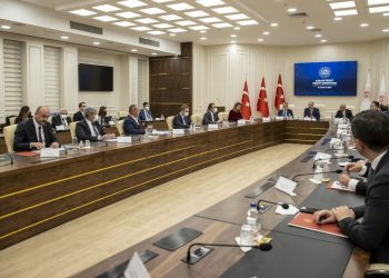 Asgari Ücret Komisyonu toplandı: Gazeteciler, binaya alınmadı