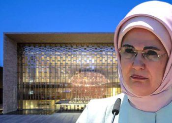 Atatürk Kültür Merkezi'nde Emine Erdoğan protestosu