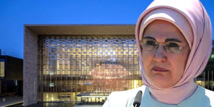 Atatürk Kültür Merkezi'nde Emine Erdoğan protestosu