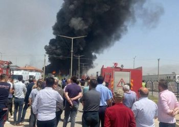 Atık yağ geri dönüşüm tesisinde yangın çıktı