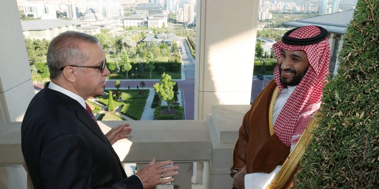 Babacan: Faiz ne talimatla ne veliahtla düşer