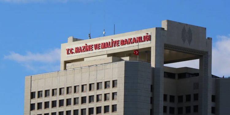 Bakanlık ‘önlem açıklayacağını’ duyurdu, döviz kuru geriledi