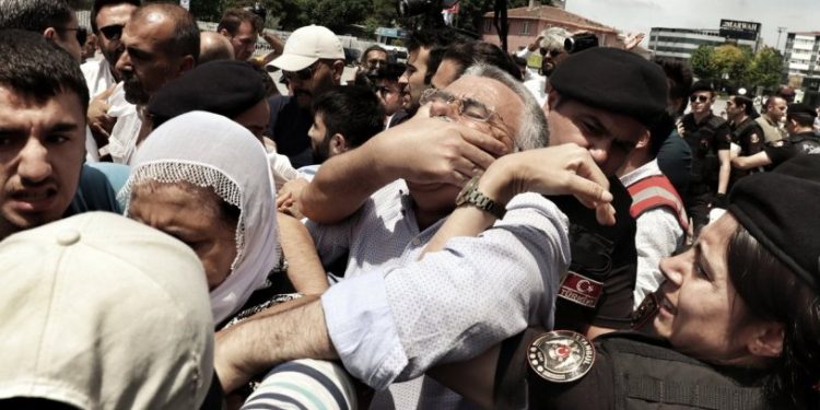 Barış Anneleri'ne Çağlayan Adliyesi önünde gözaltı