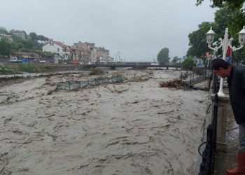 Batı Karadeniz&rsquo;deki selde bir kişi kayıp