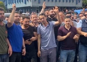 Bağcılar'da esnaf, yüksek kira ve aidat artışına karşı eylem yaptı