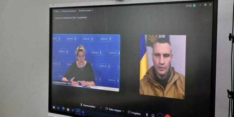 Berlin Belediye Başkanı  Giffey ile görüşen kişinin Kiev Belediye Başkanı Klitschko olmadığı ortaya çıktı