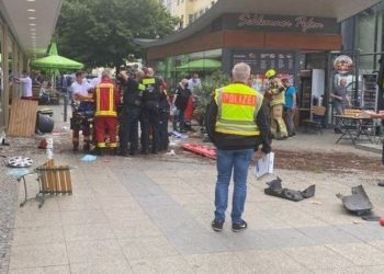 Berlin'de araç kalabalığın arasına daldı: 1 ölü, 30 yaralı