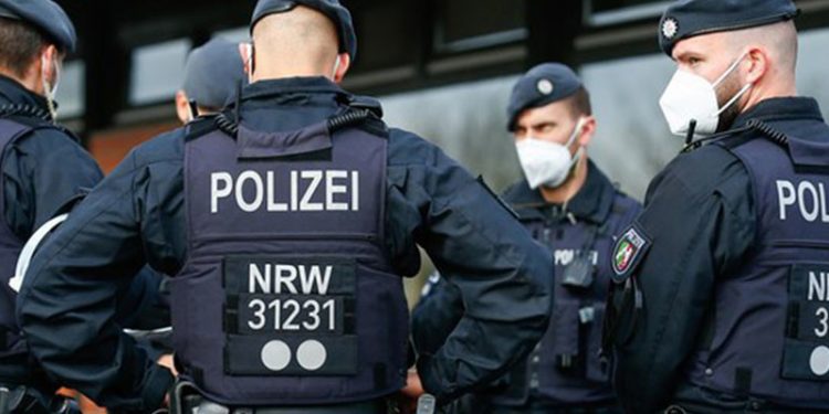 Berlin'de bir araç kalabalığa daldı: 1 ölü, 30 yaralı