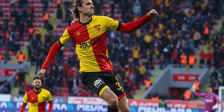 Beşiktaş'ta yerli stoper için 4 aday