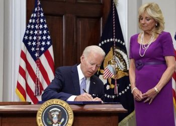 Biden silahlara sınırlama getiren tasarıyı imzaladı: Doğru yönde atılmış gecikmiş bir adım