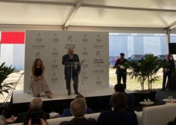 Binali Yıldırım Miami’de lüks gökdelenin temelini attı
