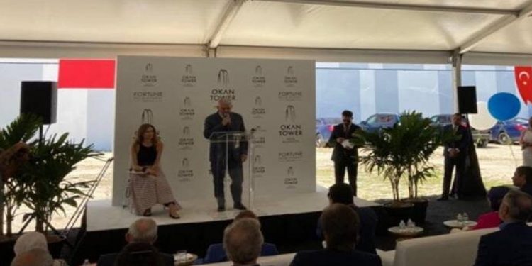 Binali Yıldırım Miami’de lüks gökdelenin temelini attı