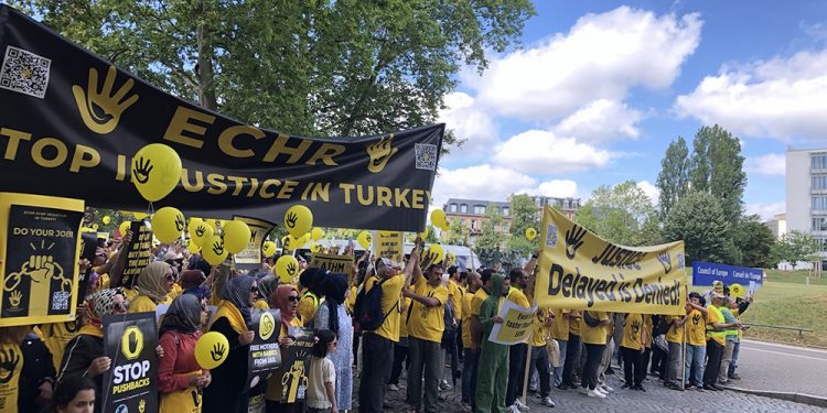 Binlerce KHK’lı, AİHM’nin önünde toplandı: Mağdurlar burada, hakimler nerede?