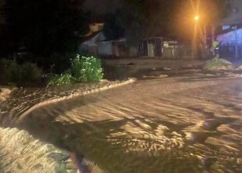 Bolu'da dereler taştı, ev ve iş yerlerini su bastı