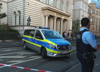 Bonn Bölge Mahkemesi'nin önünde kesik insan başı bulundu