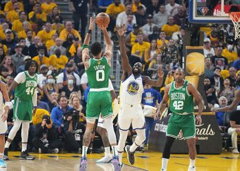 Boston Celtics son çeyrekte alev aldı, NBA finallerinde öne geçti