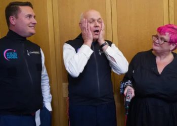 Britanya'da erkek vekiller menopoz semptomlarını tattı: Bunu biz yaşıyor olsak çok şikayet ederdik