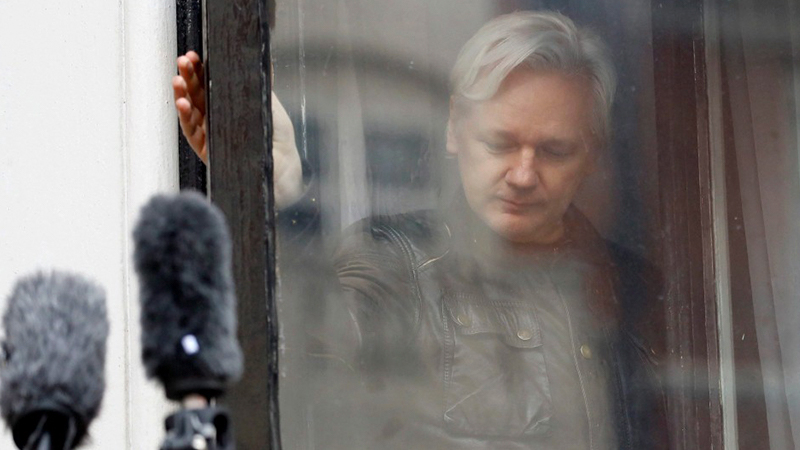 Britanya'nın kararının ardından konuşan Assange'ın eşi: ABD'ye iadesi durumunda hayatına son verebilir