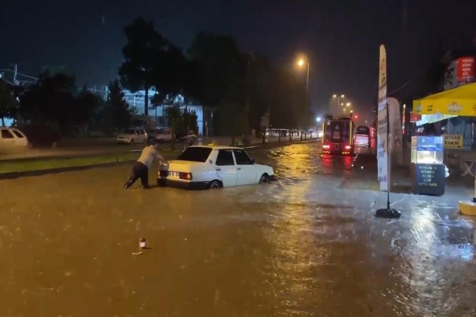 Burdur’da 30 evi su bastı, 1 ölü; Meteoroloji’den sağanak yağış ve sel uyarısı yapıldı