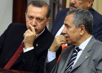 Bülent Arınç: Aracının plakası ‘FG’ olduğu için değiştirenler var, ‘Kral çıplak’ demenin zamanıdır