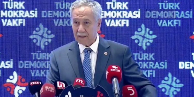 Bülent Arınç: 'Kral çıplak' demenin zamanıdır